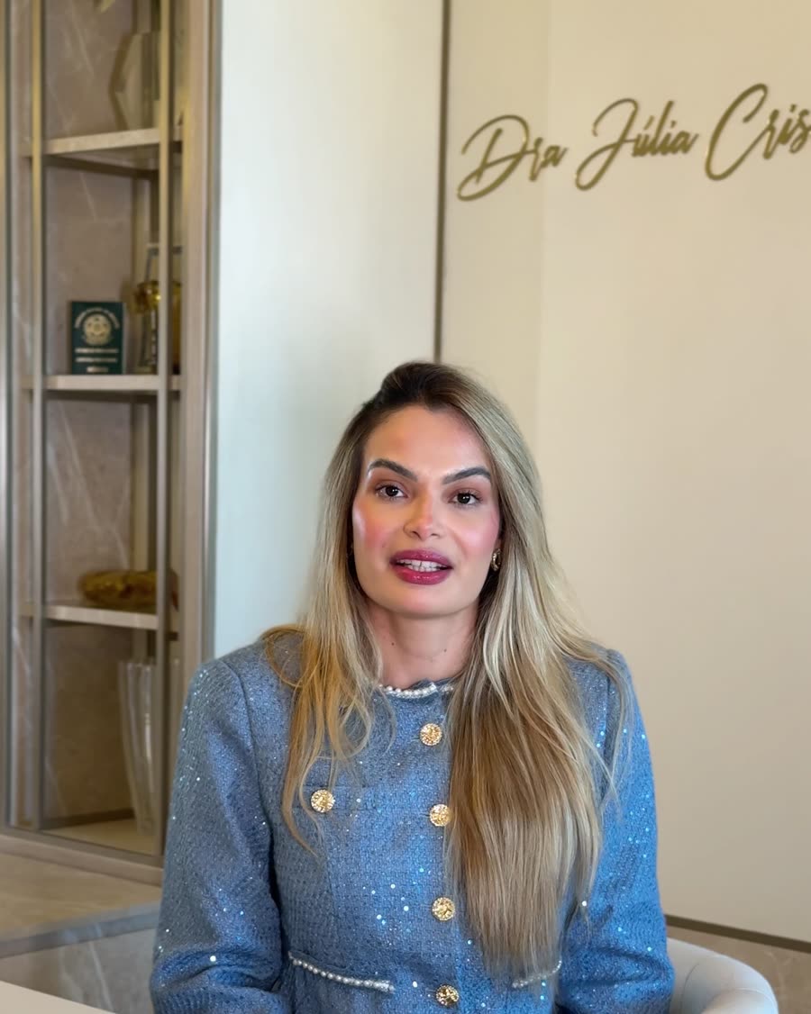 Dra. Julia Crisóstomo na clínica dela, em Montes Claros